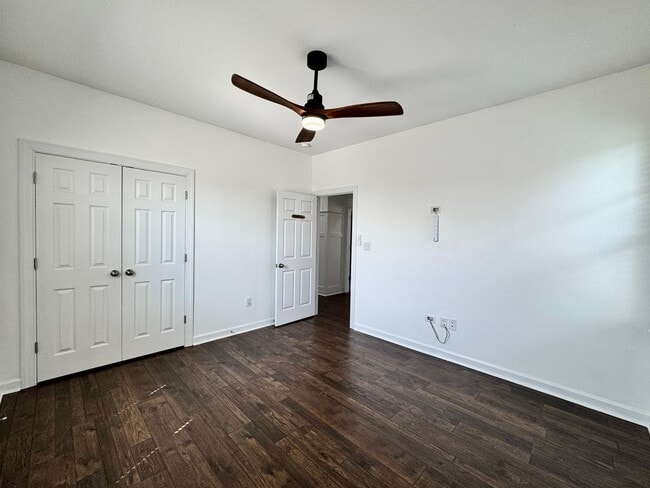 Building Photo - A Block From The Beaches! Ready 09-21-26! Oversized Parking Pad, Pet Friendly!