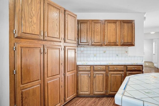 Building Photo - Stunning Northridge 4+2 Single Family House