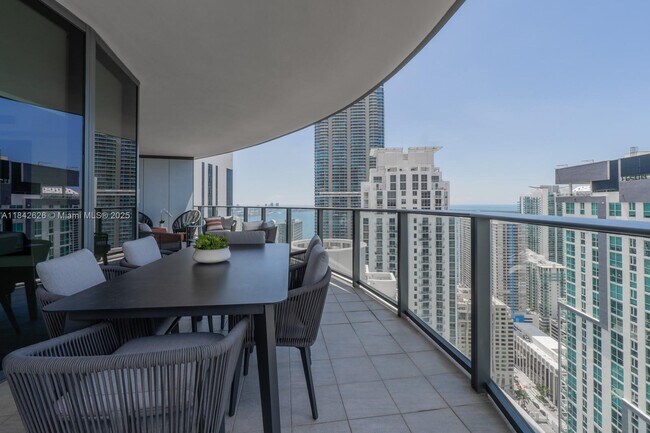 Building Photo - 1000 Brickell Plaza