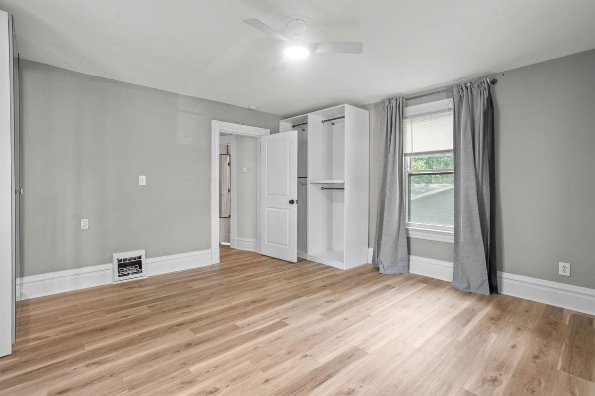 Building Photo - 419 S Van Buren Ave