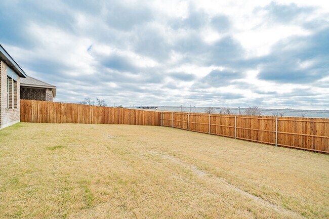 Building Photo - 2126 Thornton Dr