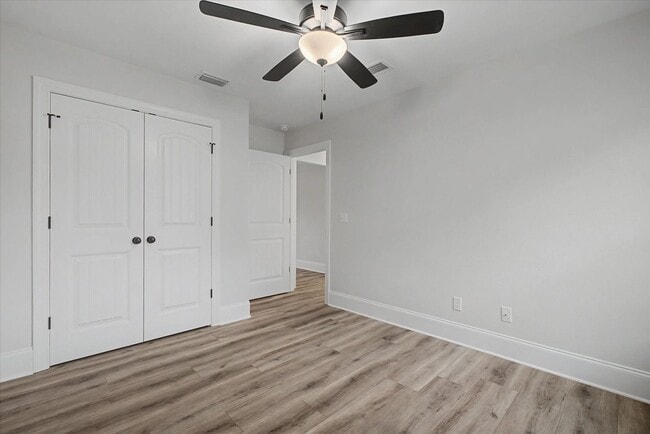 Building Photo - 4 Bedroom Home Available Now!