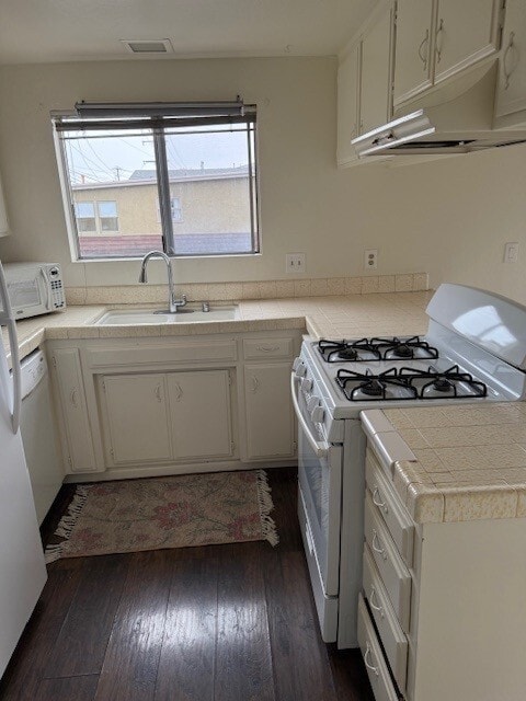 Building Photo - 500 Poinsettia Ave