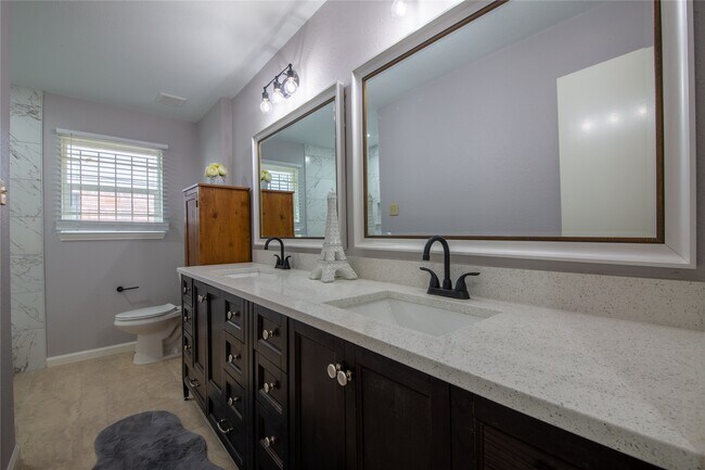 Building Photo - 1011 Twinbrooke Dr