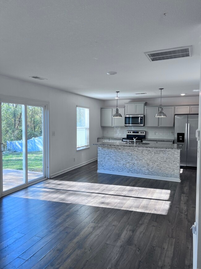 Building Photo - 1610 River Poppy Road