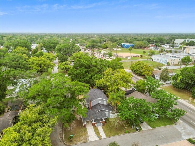 Building Photo - 6810 N Navin Ave