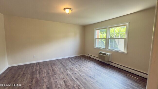 Building Photo - 364 Westwood Ave