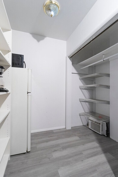 Building Photo - 131 E 94th St