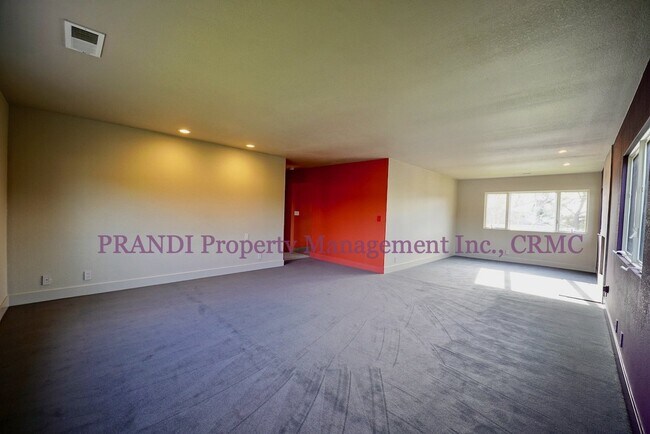 Building Photo - Sleek, Expansive, Designer Home with Priva...