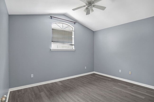 Building Photo - 4-bedroom, 2.5-bath home near Cordova Park