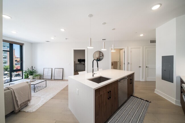 Building Photo - 338 Newark Ave