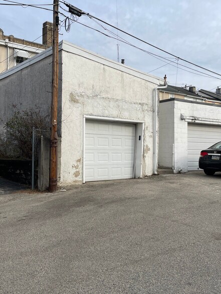 garage - 4680 Umbria St