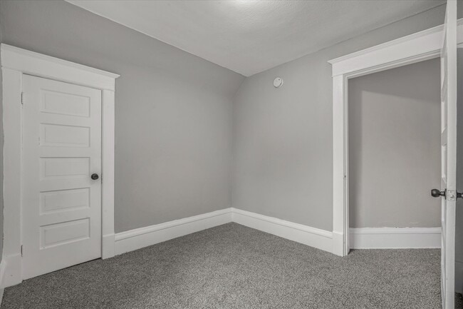Building Photo - 735 Sylvan Ct