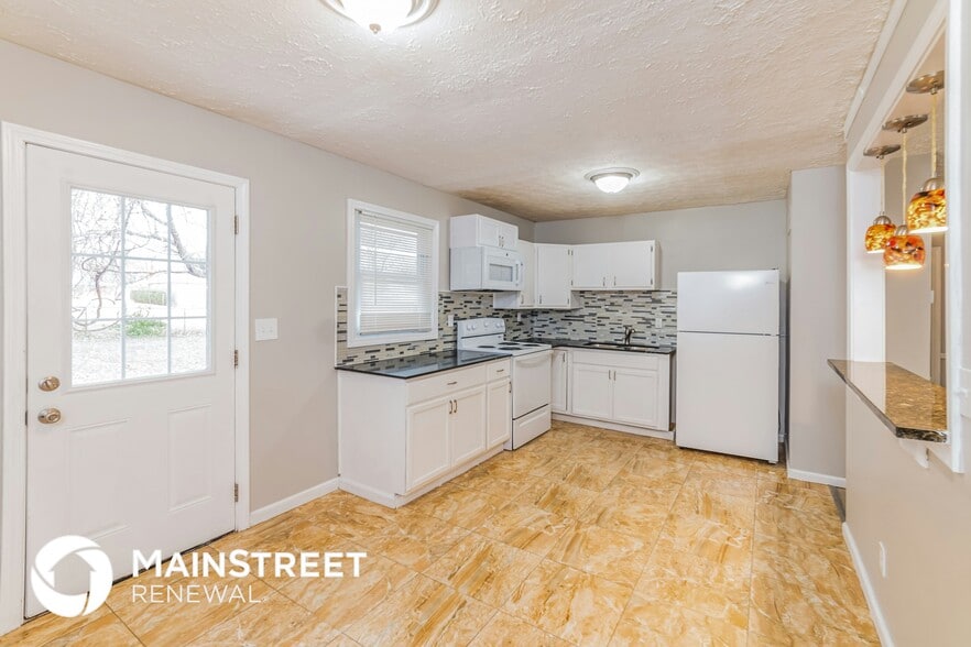 Building Photo - 5002 Seville Dr