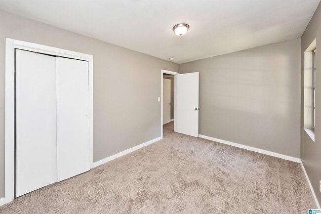Building Photo - 4611 Oak Dr