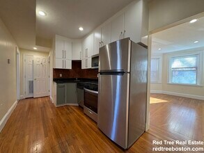 Building Photo - 73 Thatcher St