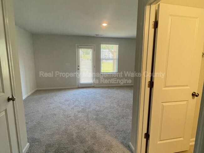 Building Photo - 2727 Chert Ln