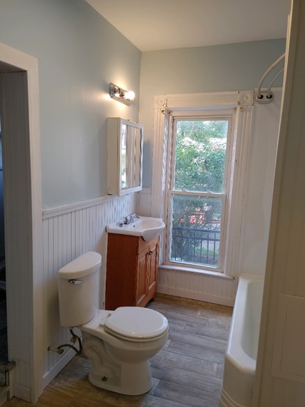 Building Photo - 164 South St