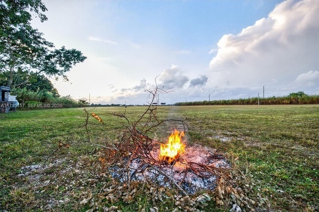 Building Photo - 3640 SW 22nd St