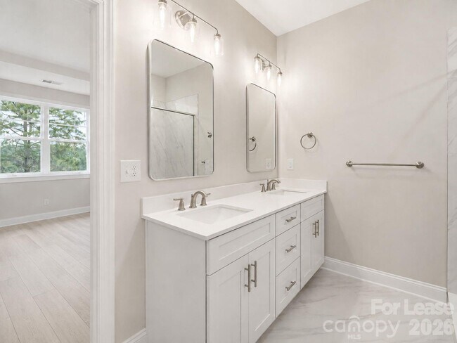 Building Photo - 8929 Sharonbrook Dr