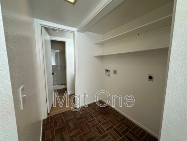 Building Photo - 26402 Kilkarney