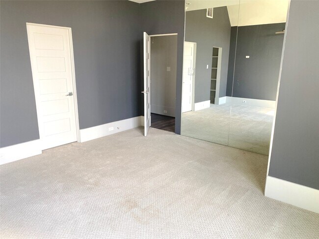 Building Photo - 4642 Devon St