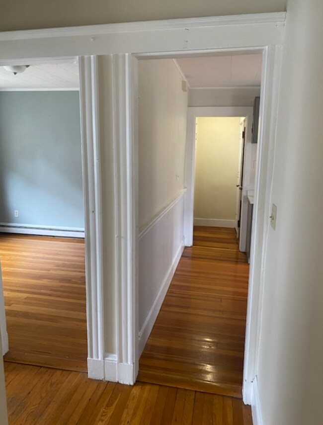 Building Photo - Lovely Brighton 4-bed, 2-bath Townhouse Near BC