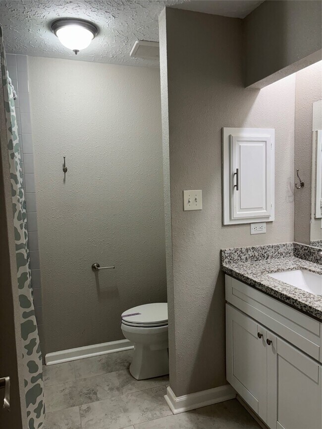 Building Photo - 15815 Whipple Tree Dr