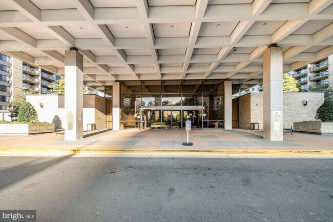 Building Photo - 3705 S George Mason Dr