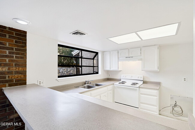 Building Photo - 1742 Pico Alto Dr