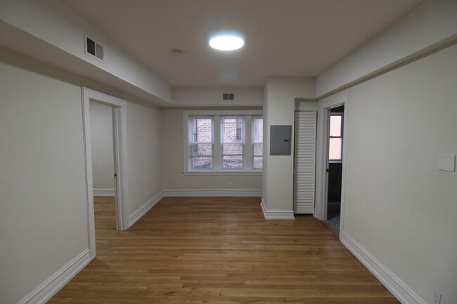 Building Photo - 6307 N Mozart St