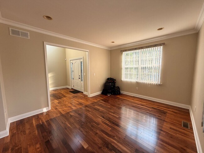 Building Photo - 87 Timberhill Dr
