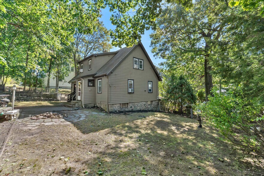 Building Photo - 50 Sprague St