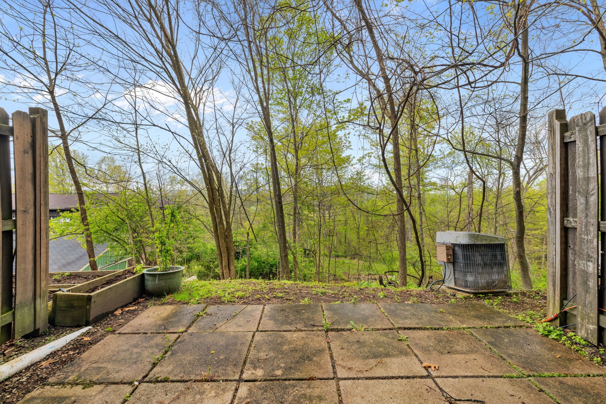 Building Photo - 216 Oakview Dr