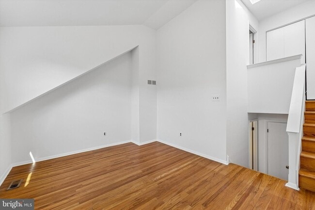 Building Photo - 517 S Randolph Ct