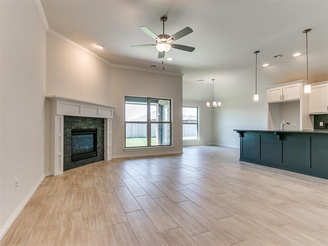 Building Photo - 561 Grand Sycamore Dr