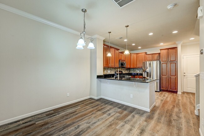 Building Photo - $2,750 - 2 Bed, 2.5 Bath Condo in Centenni...
