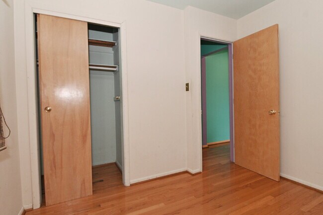 Building Photo - Charming 3-Bedroom Retreat with 2 Full Baths on South Meridian Street – 1516 Sq Ft of Comfort in ...