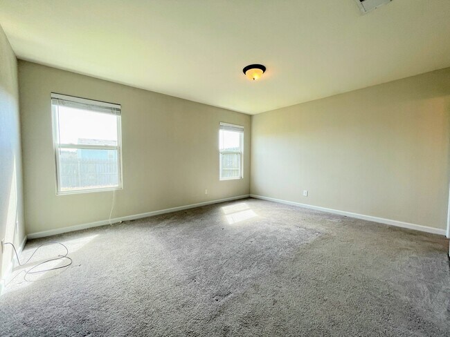 Building Photo - 3412 Castlecreek Dr SW