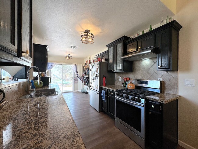 Building Photo - East El Paso 3 bed Refrig A/C with Gorgeous Yard!