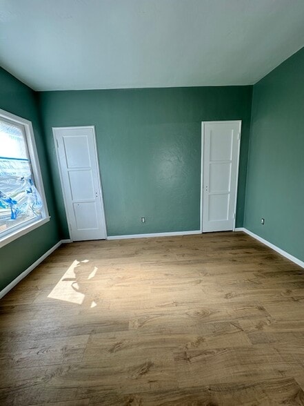 Building Photo - 547 W Olive Ave