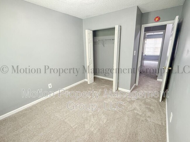 Building Photo - 6710 Sunset Hills Blvd