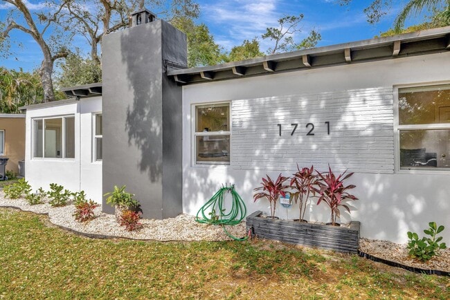 Building Photo - 1721 SW 13th St