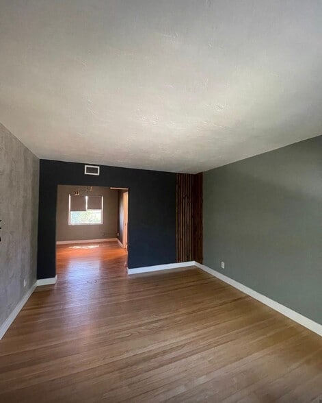 Building Photo - 9160 NE 8th Ave