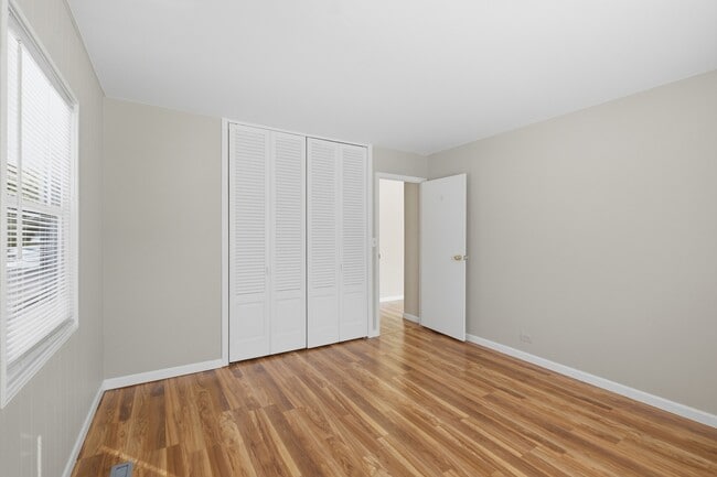 Building Photo - 5611 S Quincy St