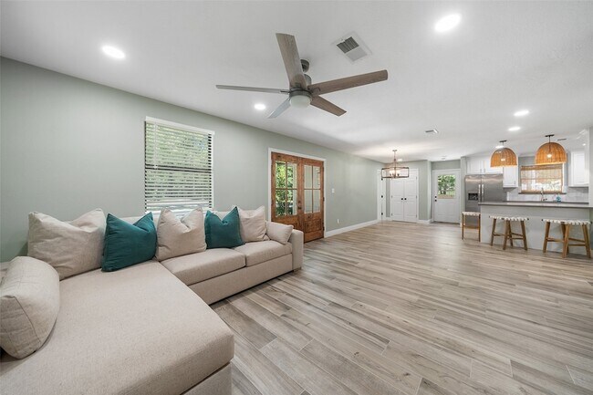 Building Photo - 4884 Holly Ln W