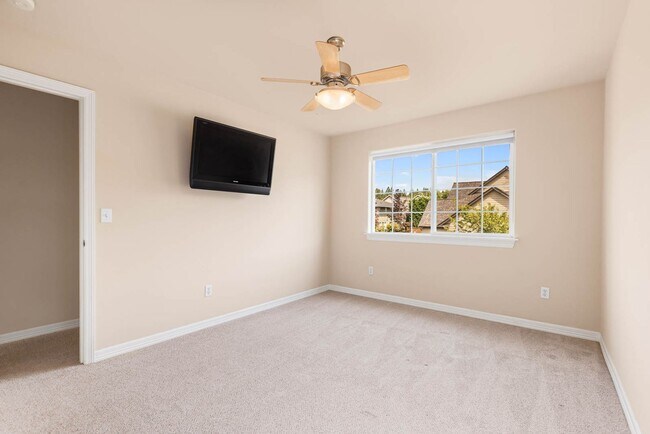 Building Photo - Stunning 4 bedroom Home in Coveted Deer Ridge Community