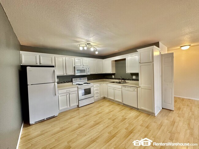 Building Photo - 1250 SE Village View Ln