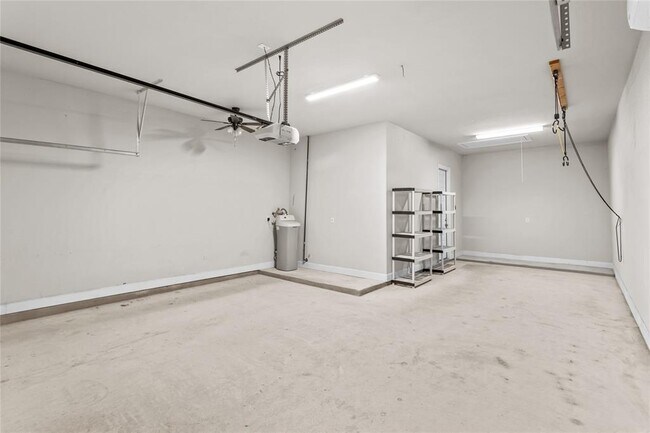 Building Photo - 113 Quartz Dr