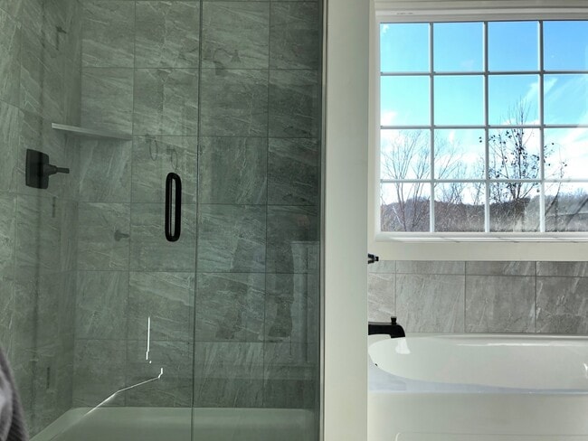 Building Photo - 5 Brand New Luxury Town Homes